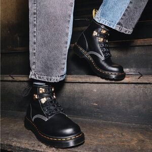 Dr Martens 101 Virginia boots, UK 5, NWT